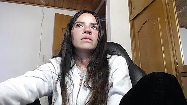 Skylar Serenity online show from October 3, 2025, 8:32 pm