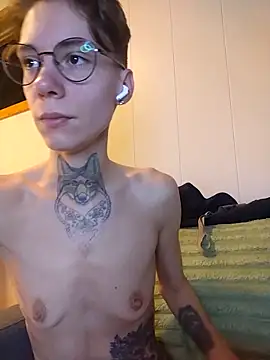 HoneySquirrel online show from April 7, 2026, 7:15 pm