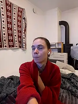 Snapshot of HoneySquirrel chatting on October 18, 2025, 7:16 pm HoneySquirrel online show from October 18, 2025, 7:16 pm