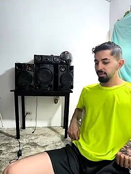 Snapshot of giannis090 chatting on October 22, 2025, 7:35 pm giannis090 online show from October 22, 2025, 7:35 pm