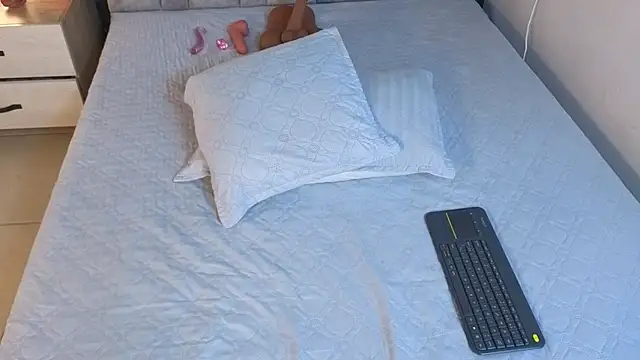 emmi collinss online show from November 10, 2025, 8:03 pm