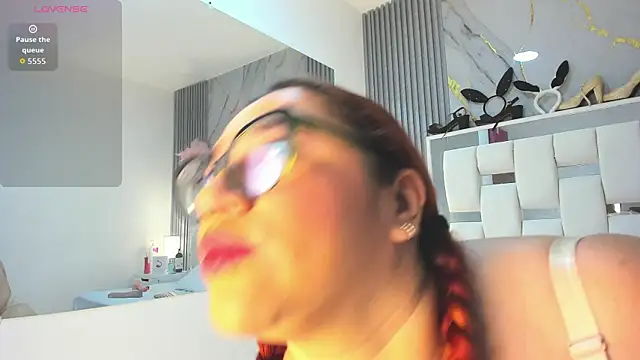 VanessaHard as online show from November 4, 2025, 7:39 pm