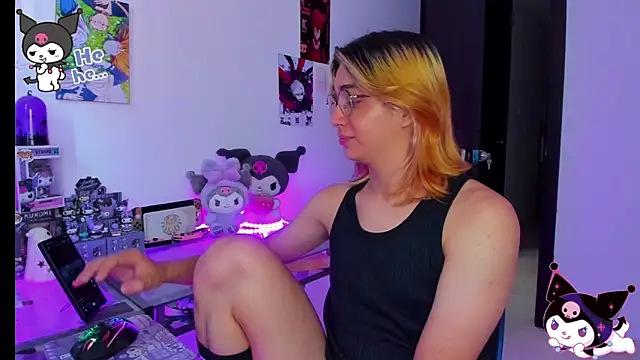 KeitaMoon online show from November 3, 2025, 8:01 pm