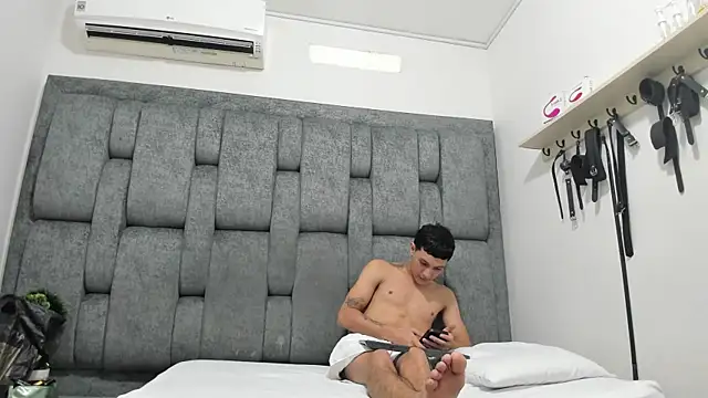 Snapshot of ZafiroAndFlynn chatting on September 29, 2025, 1:39 pm ZafiroAndFlynn online show from September 29, 2025, 1:39 pm