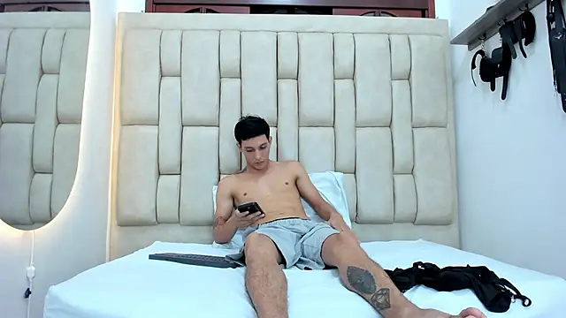 Snapshot of ZafiroAndFlynn chatting on October 10, 2025, 7:36 pm ZafiroAndFlynn online show from October 10, 2025, 7:36 pm