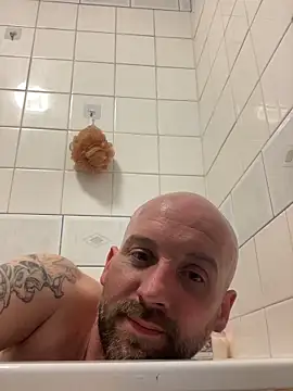 Snapshot of Mrbenm chatting on October 27, 2025, 9:27 pm Mrbenm online show from October 27, 2025, 9:27 pm