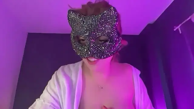 Lunahadidd online show from April 12, 2026, 11:13 am