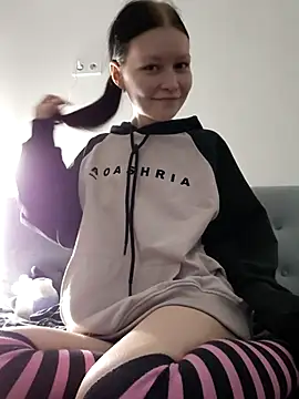 Snapshot of DragonFoxie chatting on October 6, 2025, 4:19 pm DragonFoxie online show from October 6, 2025, 4:19 pm