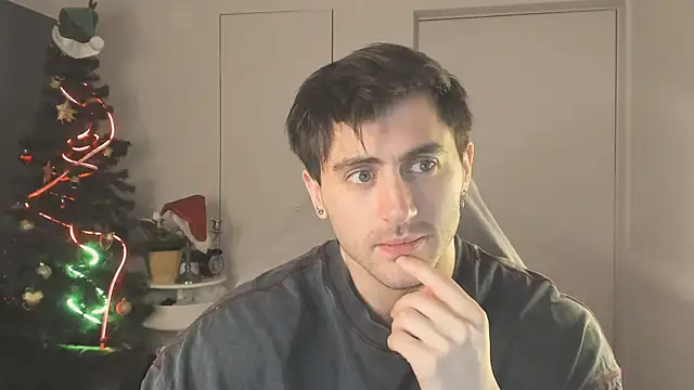 Oscar Miller  online show from December 19, 2025, 9:28 pm