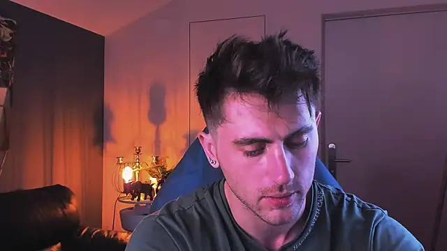 Snapshot of Oscar_Miller_ chatting on October 5, 2025, 9:05 pm Oscar Miller  online show from October 5, 2025, 9:05 pm