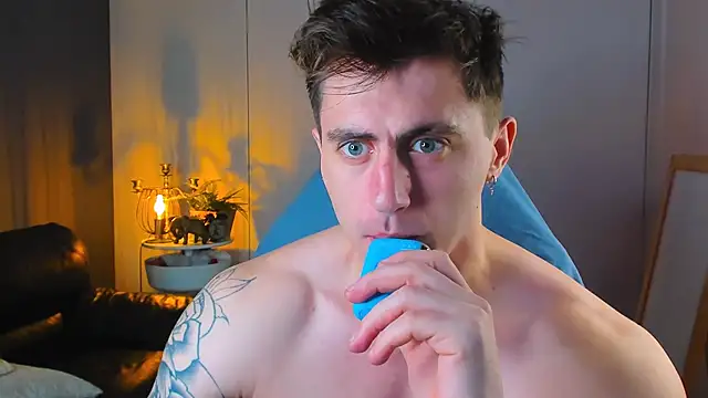 Snapshot of Oscar_Miller_ chatting on October 22, 2025, 8:52 pm Oscar Miller  online show from October 22, 2025, 8:52 pm