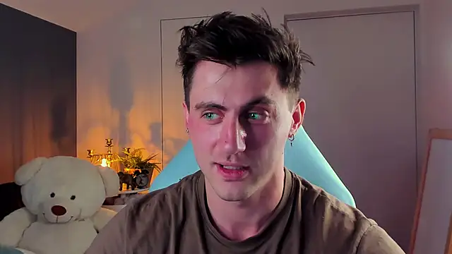 Snapshot of Oscar_Miller_ chatting on October 23, 2025, 9:02 pm Oscar Miller  online show from October 23, 2025, 9:02 pm