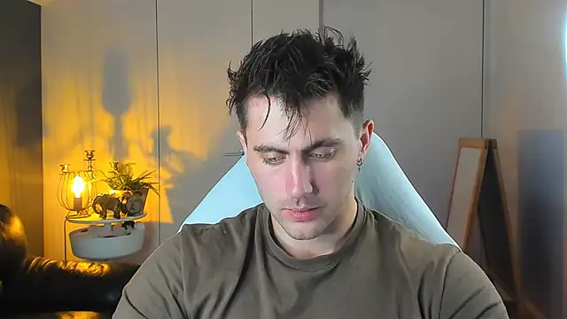 Snapshot of Oscar_Miller_ chatting on October 18, 2025, 9:39 pm Oscar Miller  online show from October 18, 2025, 9:39 pm