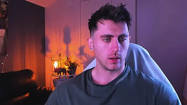 Snapshot of Oscar_Miller_ chatting on October 4, 2025, 9:05 pm Oscar Miller  online show from October 4, 2025, 9:05 pm