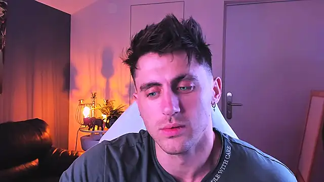 Snapshot of Oscar_Miller_ chatting on October 3, 2025, 9:16 pm Oscar Miller  online show from October 3, 2025, 9:16 pm