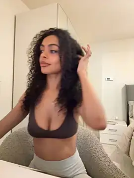 yasmingarcia online show from December 5, 2025, 2:04 pm