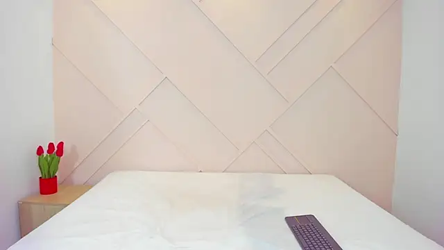 felicia whitee online show from October 29, 2025, 2:16 pm