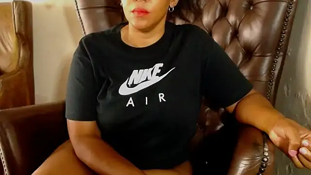 CandyCurvyyxx online show from November 5, 2025, 9:56 am