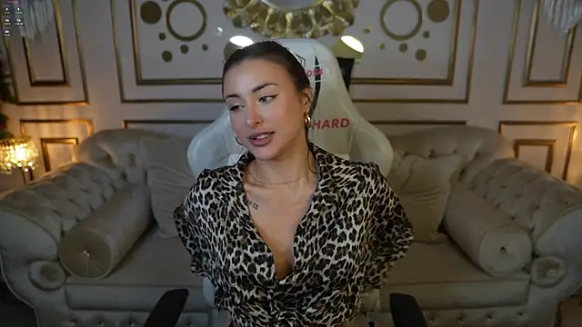 Snapshot of Luna_secretgirl chatting on October 30, 2025, 9:40 am Luna secretgirl online show from October 30, 2025, 9:40 am