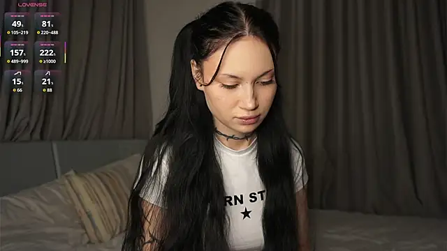 Snapshot of Alice_1n_Wonderland_ chatting on October 18, 2025, 2:52 pm Alice 1n Wonderland  online show from October 18, 2025, 2:52 pm