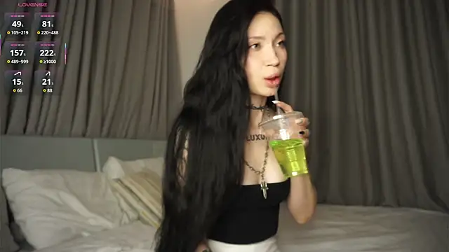 Snapshot of Alice_1n_Wonderland_ chatting on October 21, 2025, 5:12 pm Alice 1n Wonderland  online show from October 21, 2025, 5:12 pm