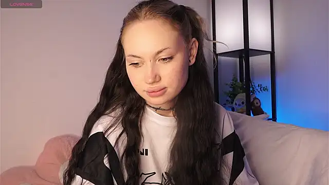 Snapshot of Alice_1n_Wonderland_ chatting on September 19, 2025, 2:43 pm Alice 1n Wonderland  online show from September 19, 2025, 2:43 pm