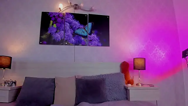 JenniferAuriston online show from October 6, 2025, 7:47 pm