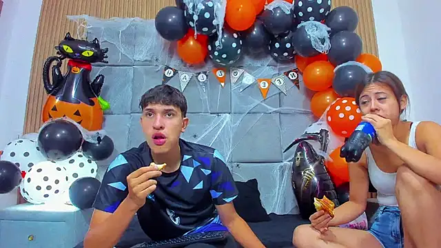 Snapshot of ChanellandMax chatting on October 28, 2025, 12:59 pm ChanellandMax online show from October 28, 2025, 12:59 pm