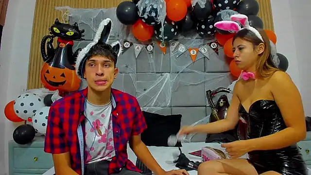 Snapshot of ChanellandMax chatting on October 31, 2025, 2:24 pm ChanellandMax online show from October 31, 2025, 2:24 pm