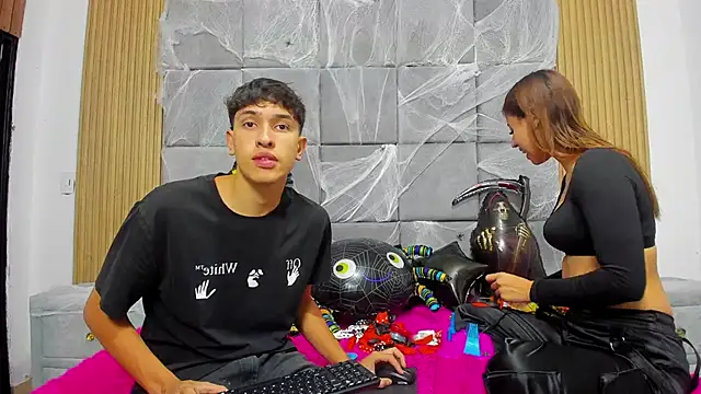 Snapshot of ChanellandMax chatting on October 22, 2025, 1:10 pm ChanellandMax online show from October 22, 2025, 1:10 pm