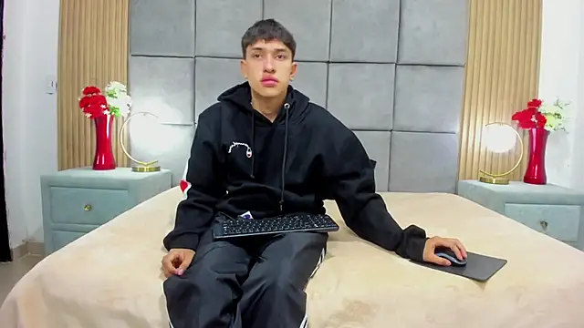 Snapshot of ChanellandMax chatting on October 13, 2025, 1:02 pm ChanellandMax online show from October 13, 2025, 1:02 pm