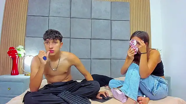 Snapshot of ChanellandMax chatting on October 16, 2025, 1:19 pm ChanellandMax online show from October 16, 2025, 1:19 pm