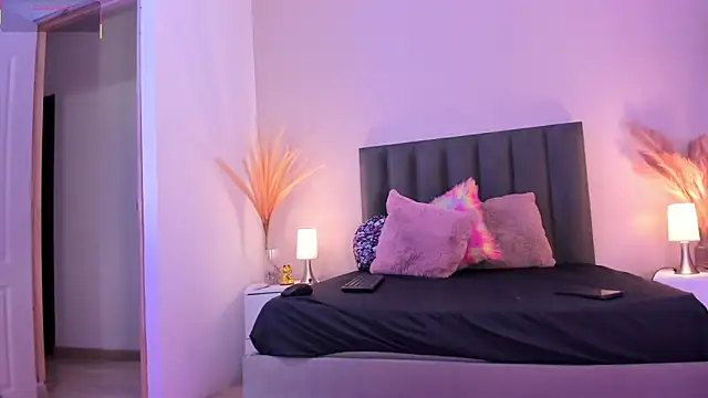 Snapshot of KendraChavez_ chatting on September 26, 2025, 10:27 pm KendraChavez online show from September 26, 2025, 10:27 pm