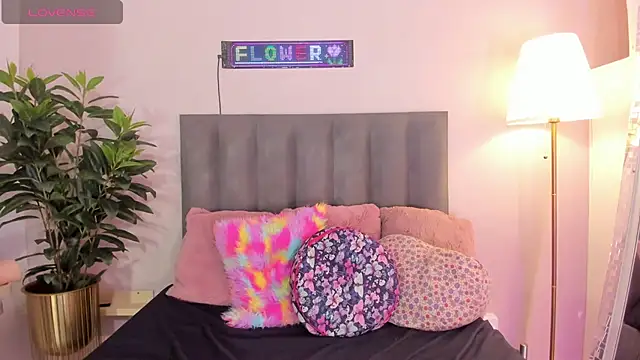 KendraChavez  online show from February 25, 2026, 9:03 pm