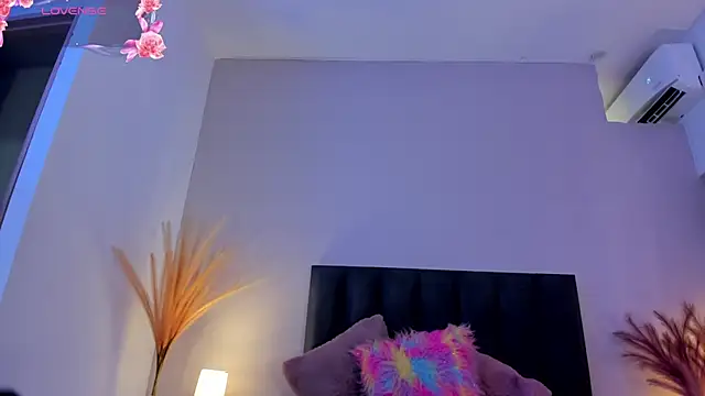 Snapshot of KendraChavez_ chatting on September 29, 2025, 9:42 pm KendraChavez online show from September 29, 2025, 9:42 pm