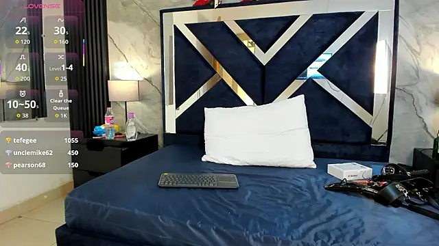 Snapshot of VioletRose_as chatting on October 24, 2025, 7:40 am VioletRose as online show from October 24, 2025, 7:40 am