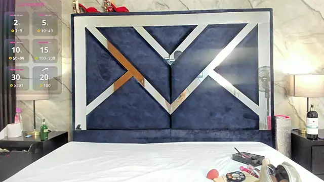 Snapshot of VioletRose_as chatting on October 7, 2025, 3:24 pm VioletRose as online show from October 7, 2025, 3:24 pm