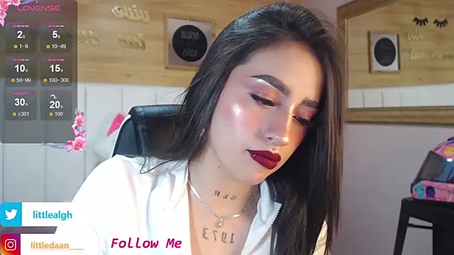 Snapshot of Abril_Velvet_a_ chatting on October 25, 2025, 1:34 pm Abril Velvet a online show from October 25, 2025, 1:34 pm