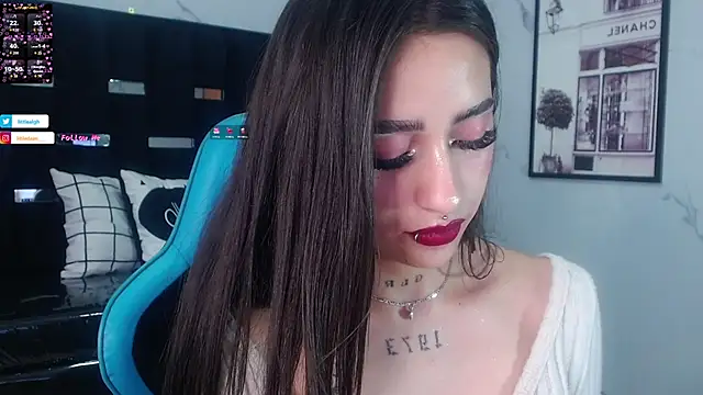 Snapshot of Abril_Velvet_a_ chatting on October 17, 2025, 1:09 am Abril Velvet a online show from October 17, 2025, 1:09 am