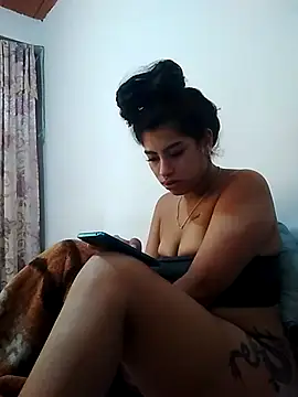 GIITANA online show from September 23, 2025, 1:18 pm
