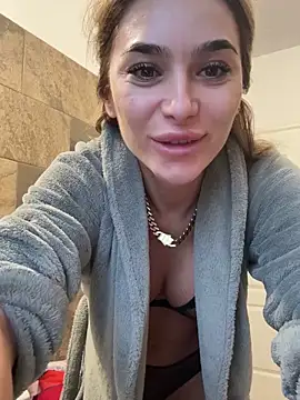 Snapshot of KaseyQuinn_ chatting on October 28, 2025, 5:39 am KaseyQuinn online show from October 28, 2025, 5:39 am