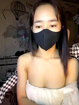 TiNa 04 online show from November 18, 2025, 11:37 pm