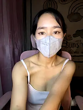 Snapshot of TiNa_04 chatting on October 13, 2025, 9:55 am TiNa 04 online show from October 13, 2025, 9:55 am