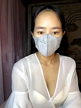 Snapshot of TiNa_04 chatting on October 19, 2025, 10:12 pm TiNa 04 online show from October 19, 2025, 10:12 pm