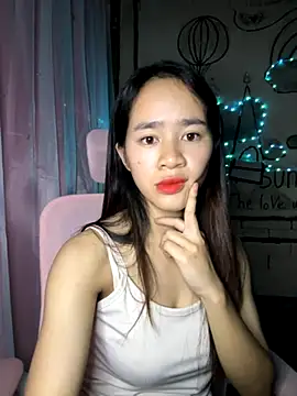 Snapshot of TiNa_04 chatting on October 9, 2025, 11:00 am TiNa 04 online show from October 9, 2025, 11:00 am