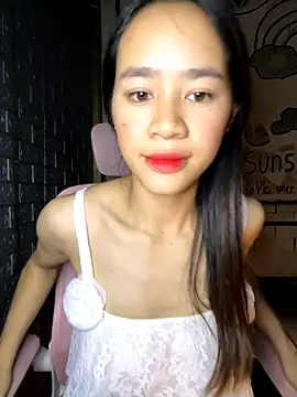 Snapshot of TiNa_04 chatting on September 17, 2025, 9:44 am TiNa 04 online show from September 17, 2025, 9:44 am