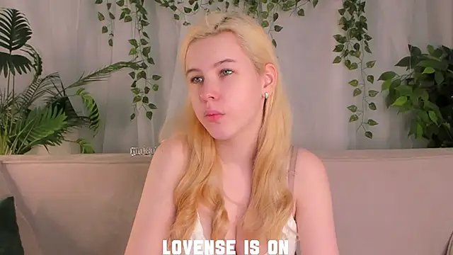 ElizSpieth online show from November 9, 2025, 1:09 am