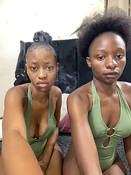 LonelyQueenxx25 online show from March 4, 2026, 8:27 pm