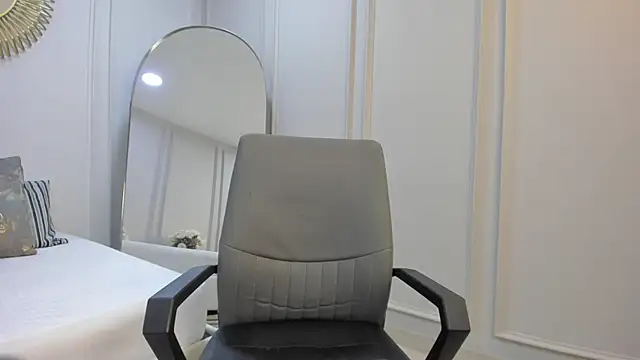 Snapshot of CharlotteBrownn_ chatting on October 7, 2025, 1:28 am CharlotteBrownn  online show from October 7, 2025, 1:28 am