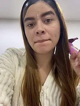 Snapshot of CharlotteBrownn_ chatting on October 22, 2025, 3:28 am CharlotteBrownn  online show from October 22, 2025, 3:28 am